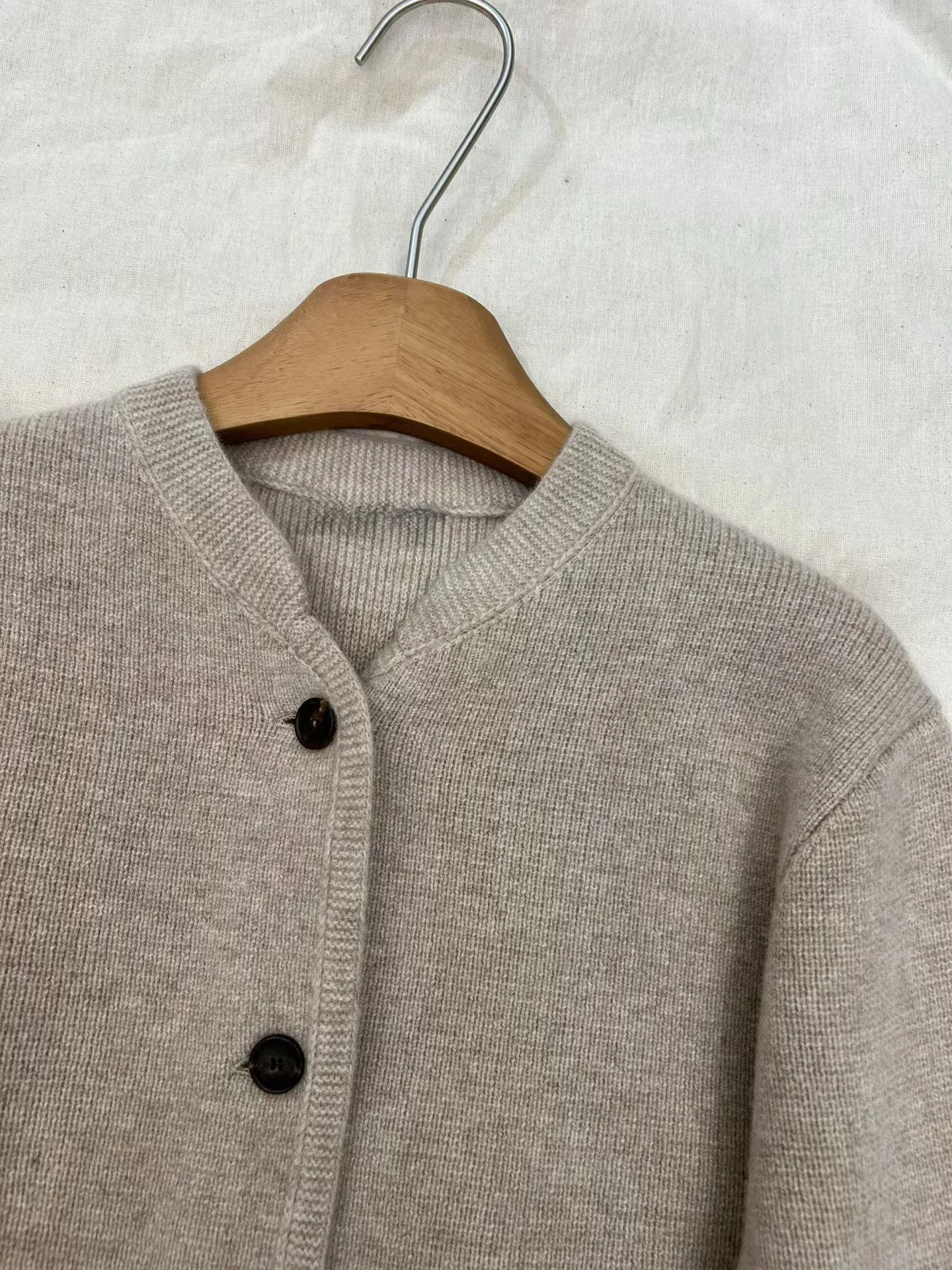 เสื้อผ้าผู้หญิงต้นฤดูใบไม้ร่วงแบบใหม่ สไตล์เรโทร เสื้อแจ็คเก็ตแคชเมียร์ทรงหรูหรา กระดุมแถวเดียว มีกระเป๋า