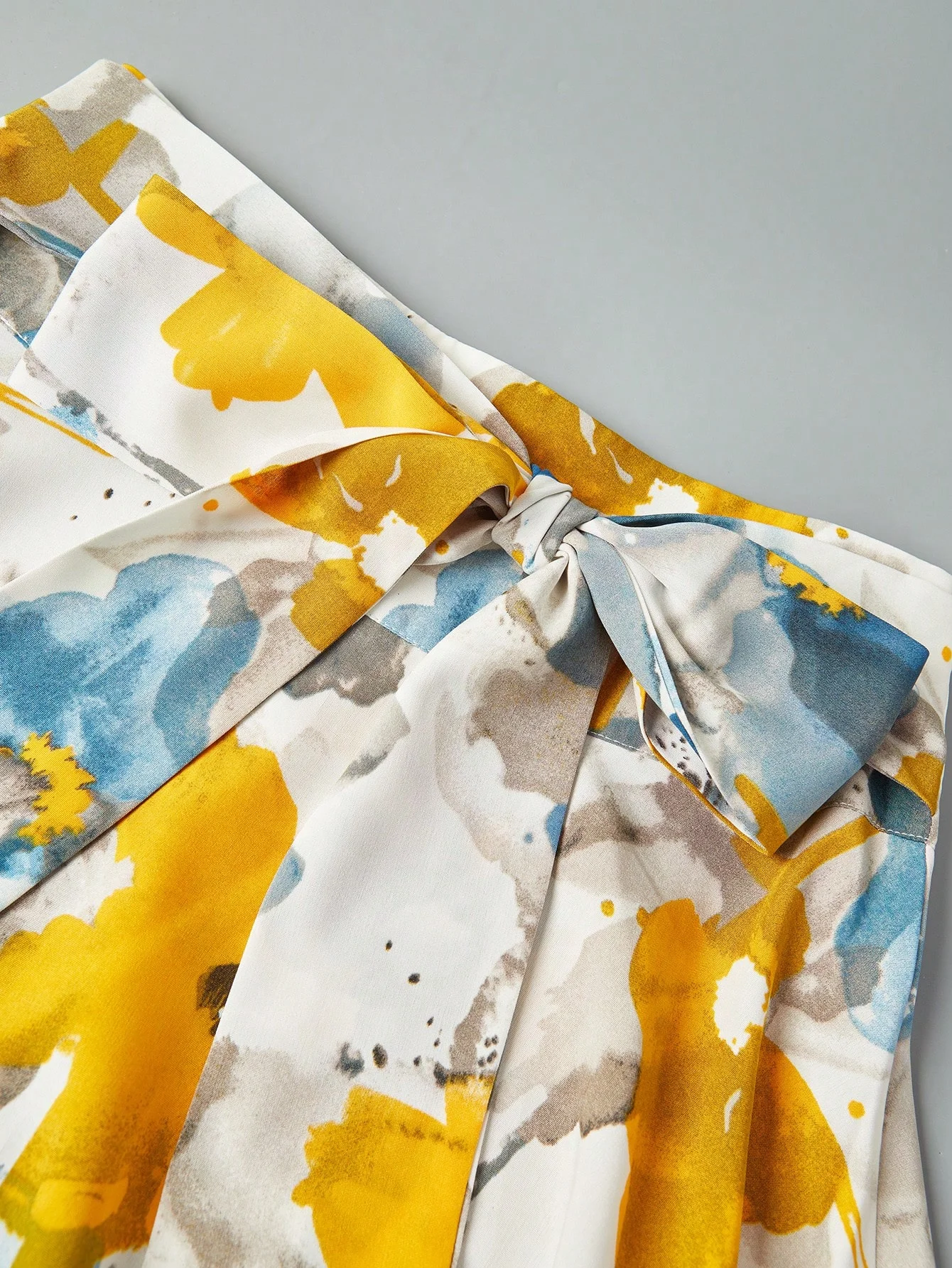 Las medias faldas florales grandes de primavera y verano para mujer con LACES son versátiles e informales.