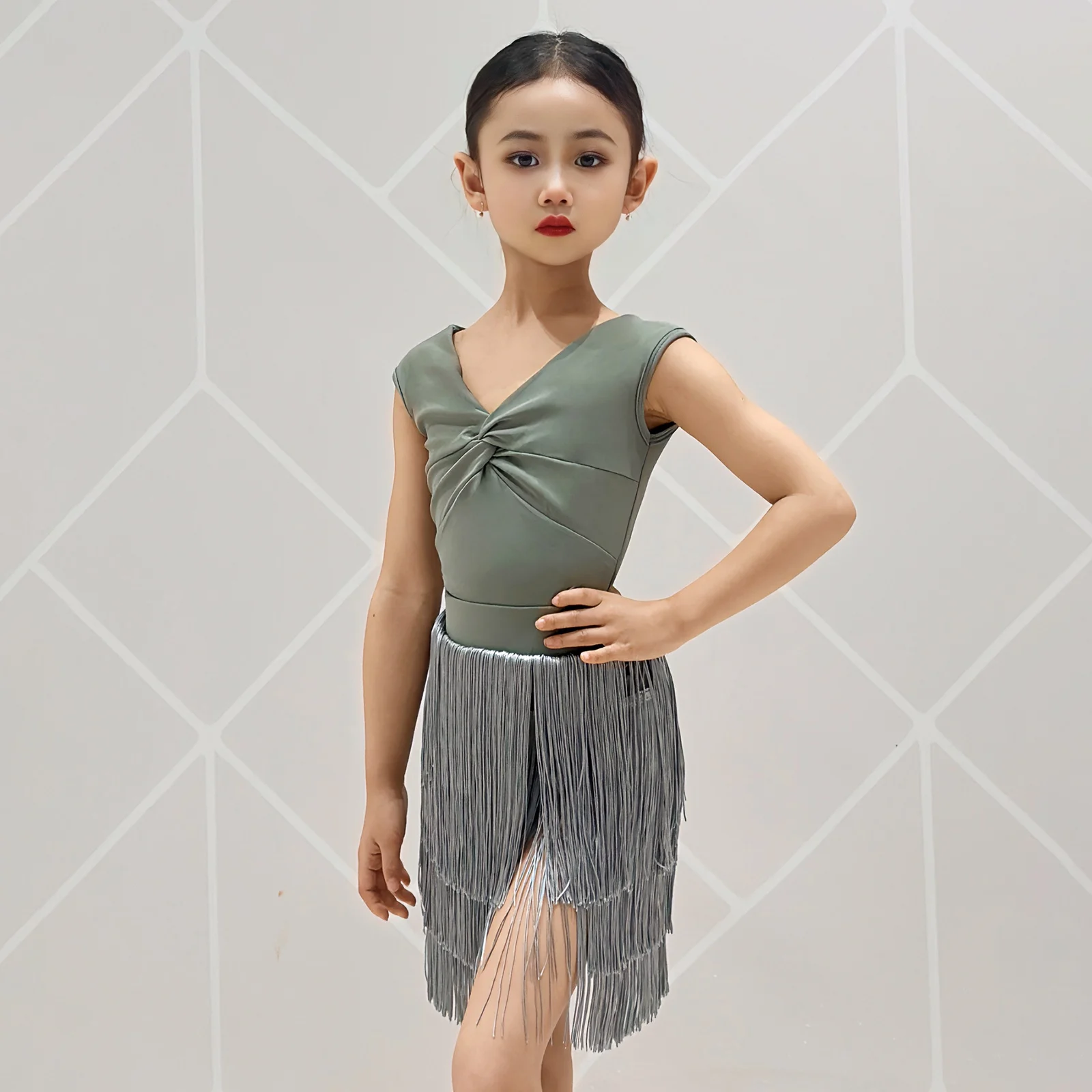 Girls Latin Dance Dress Performance Costumes V-neck Tops Tassels Skirts Samba Dance Practice Clothes Competition Wear DQL10809