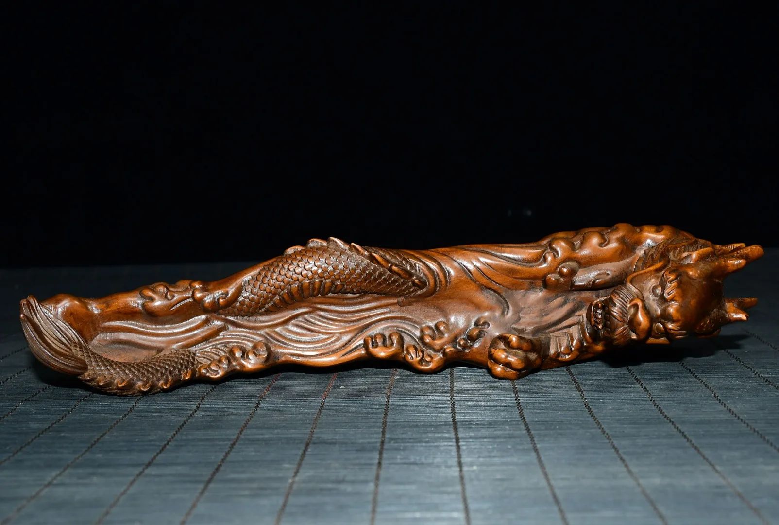 Exquisite small leaf boxwood dragon and phoenix fragrance ornament for home decoration