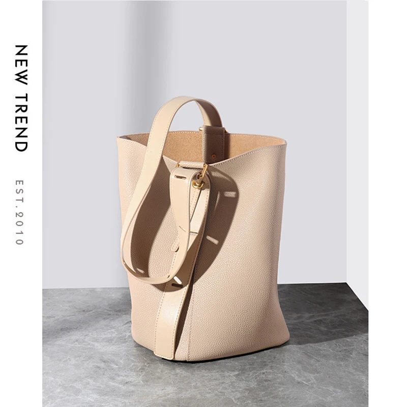 

2024 new large capacity leather bucket bag women's commuting lazy Tote bag Large capacity cowhide single shoulder oblique span b