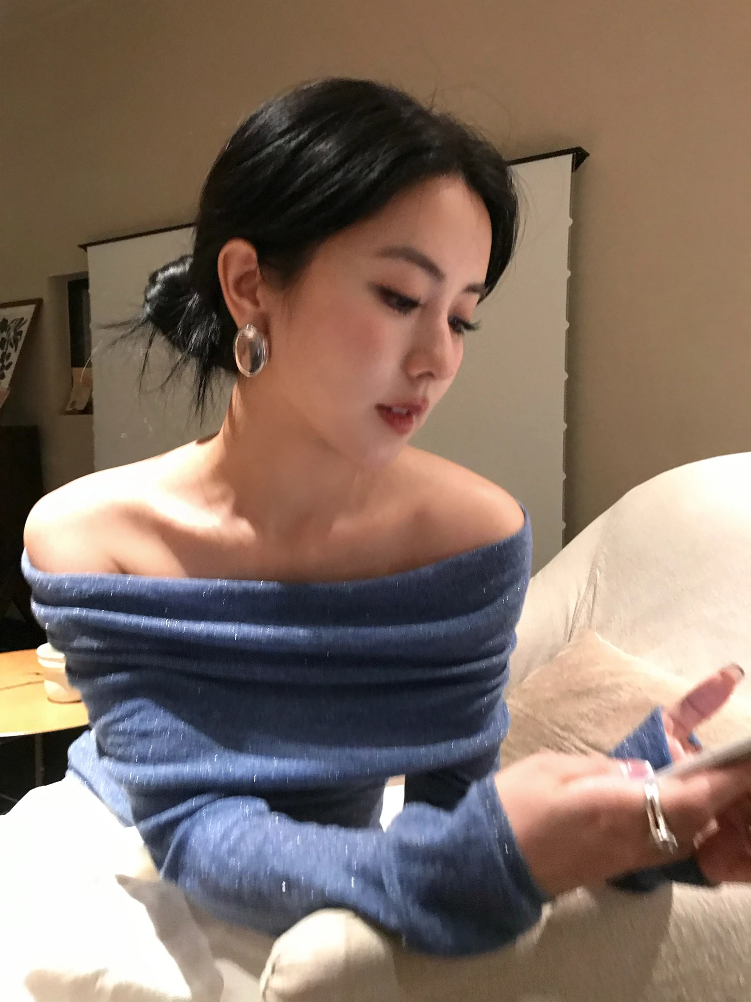 

EAR RAE Ультратонкий, мягкий и комфортный вязаный топ из 100% растворимой шерсти на одно плечо, элегантный, блестящий, легкий, зимний, модный, женский