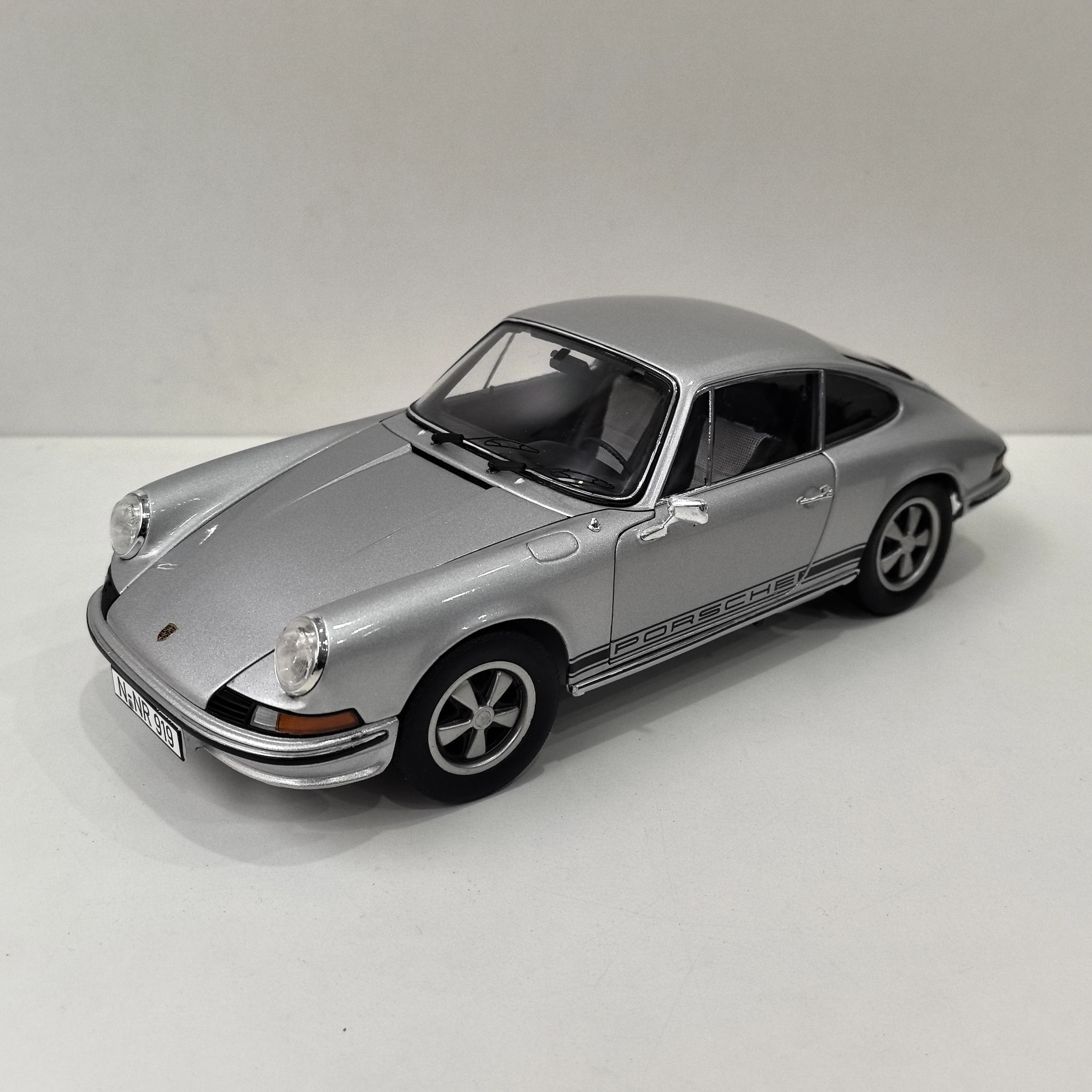 다이캐스트 슈코 1/18 스케일 포르쉐 911 S 쿠페 합금 자동차 모델 수집용 장난감 선물 기념품 장식품