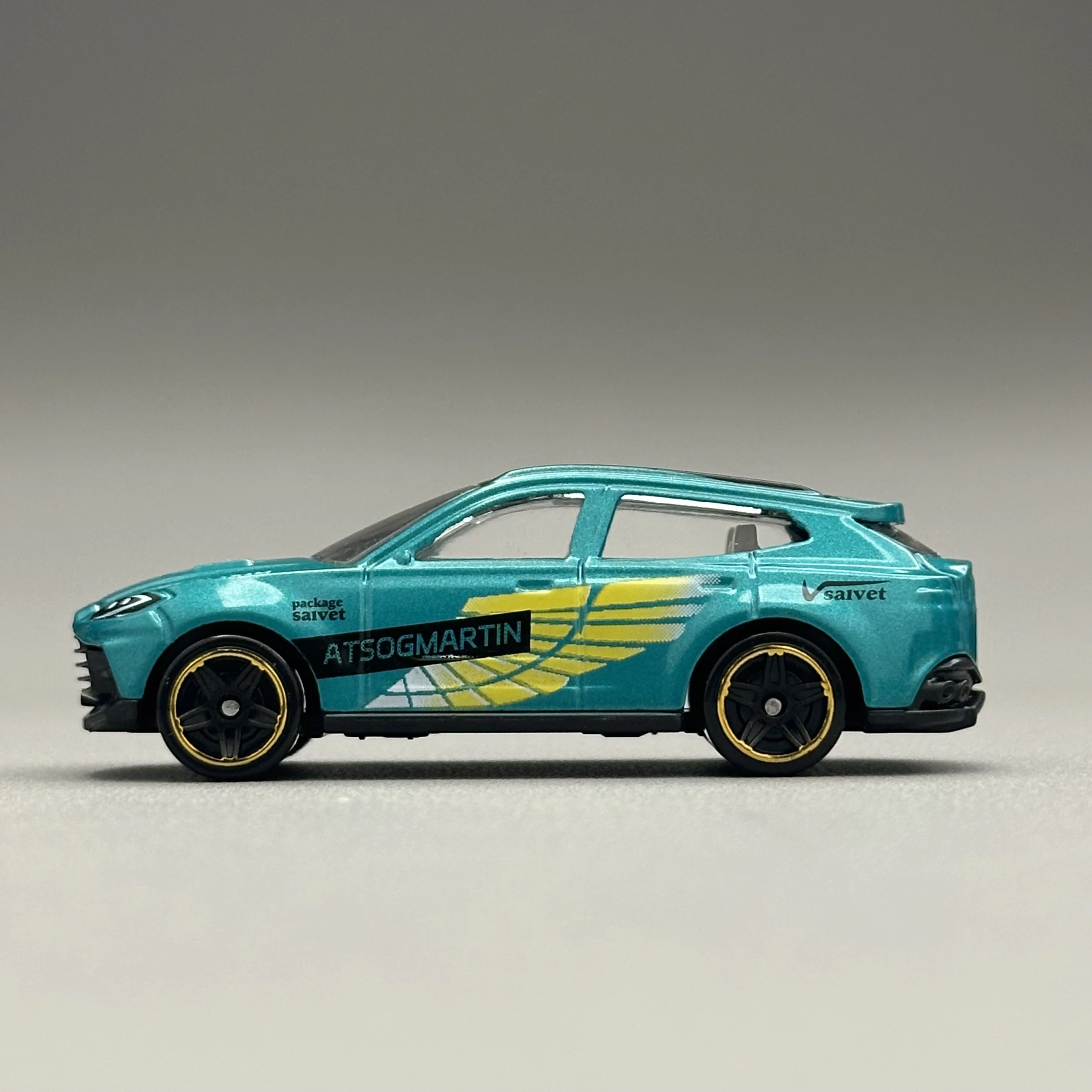 1/64 Scale Diecast Alloy Sports Wagon Model Car Toy Metal Body Realistic Design Miniature Vehicle Collector Car Display Gift
