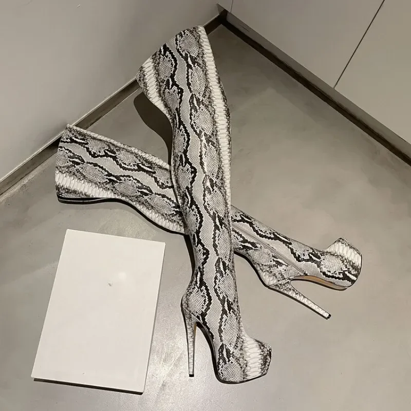 

Женские сапоги выше колена на платформе со змеиным узором, пикантные женские сапоги выше колена с круглым носком на шпильке и боковой молнией, новинка зимы 2025, элегантные длинные ботинки