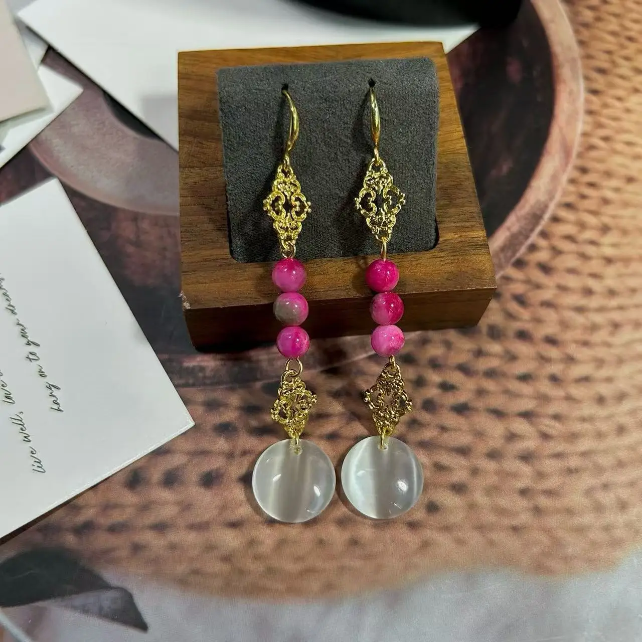 Medieval vintage fashion sweet red purple chalcedony round bead earrings new Chinese retro white cat eye cheongsam accessories