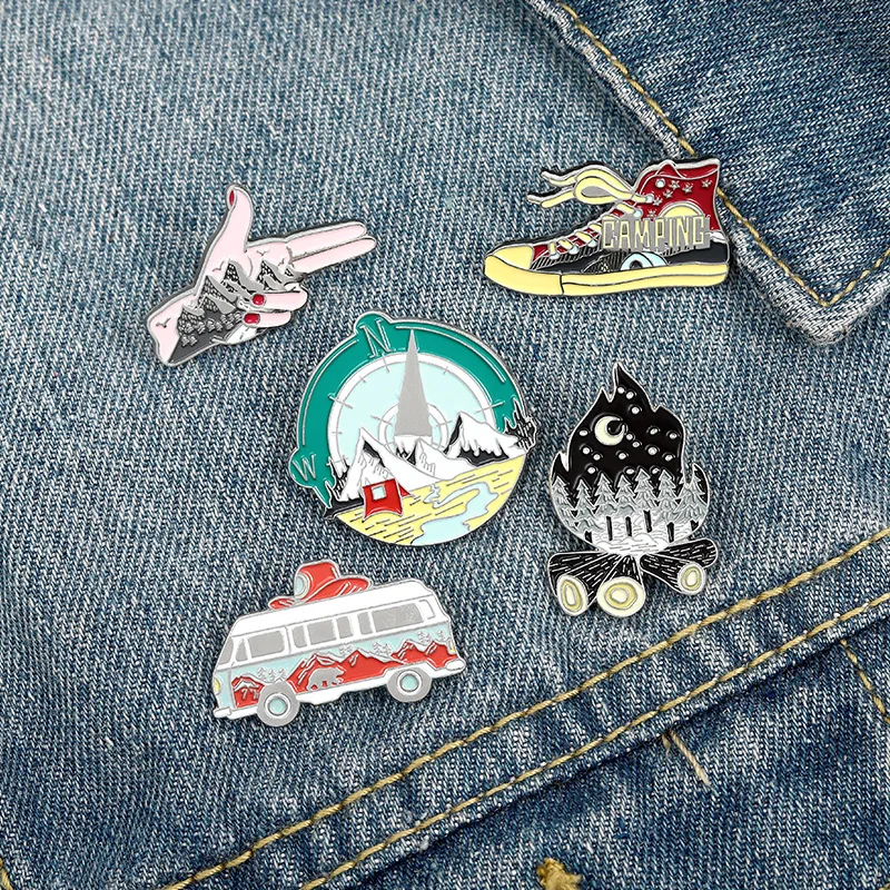 Tour Bus Compass Brooch Hiking Shoes Match Pin Outdoor Hiking Series Anti-glare Buckle Lapel Pins