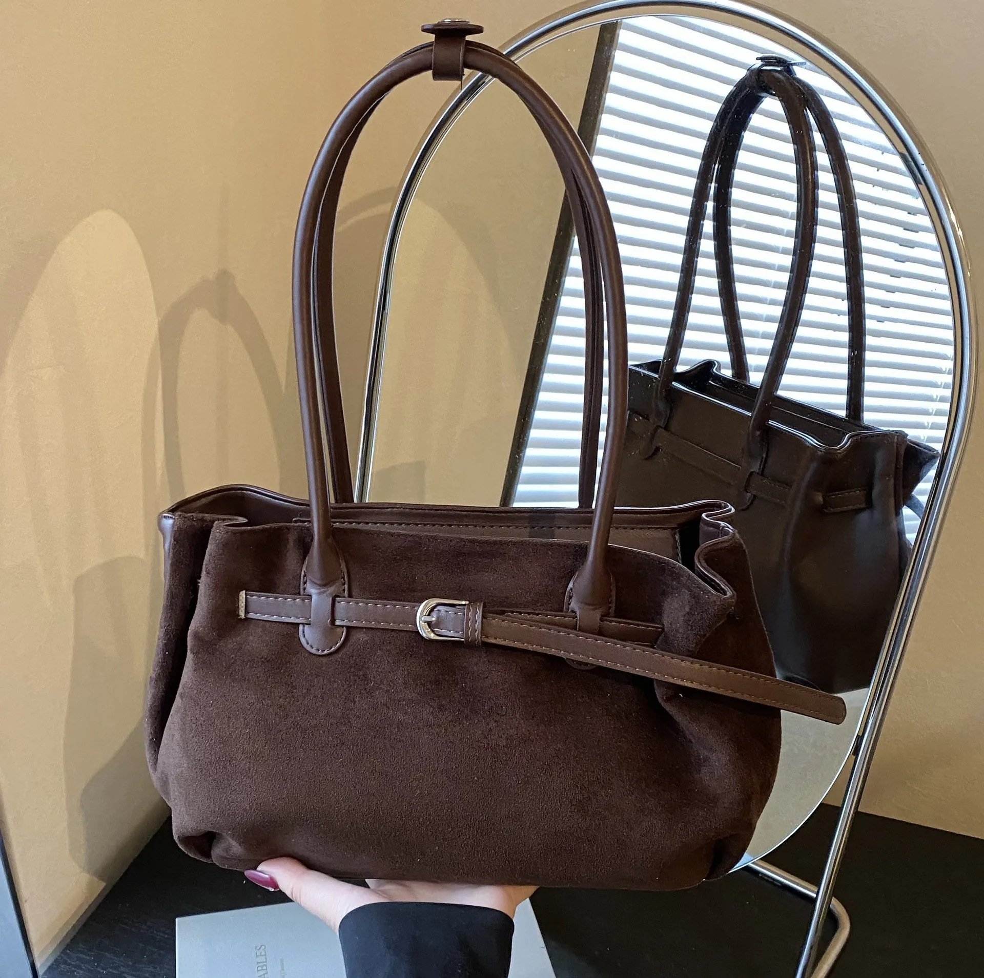 

2025 Chic Matte Tote Bag, Vintage Shoulder Purse for Women, Niche Underarm Crossbody, Versatile Day to Night Bag, Textured Sling