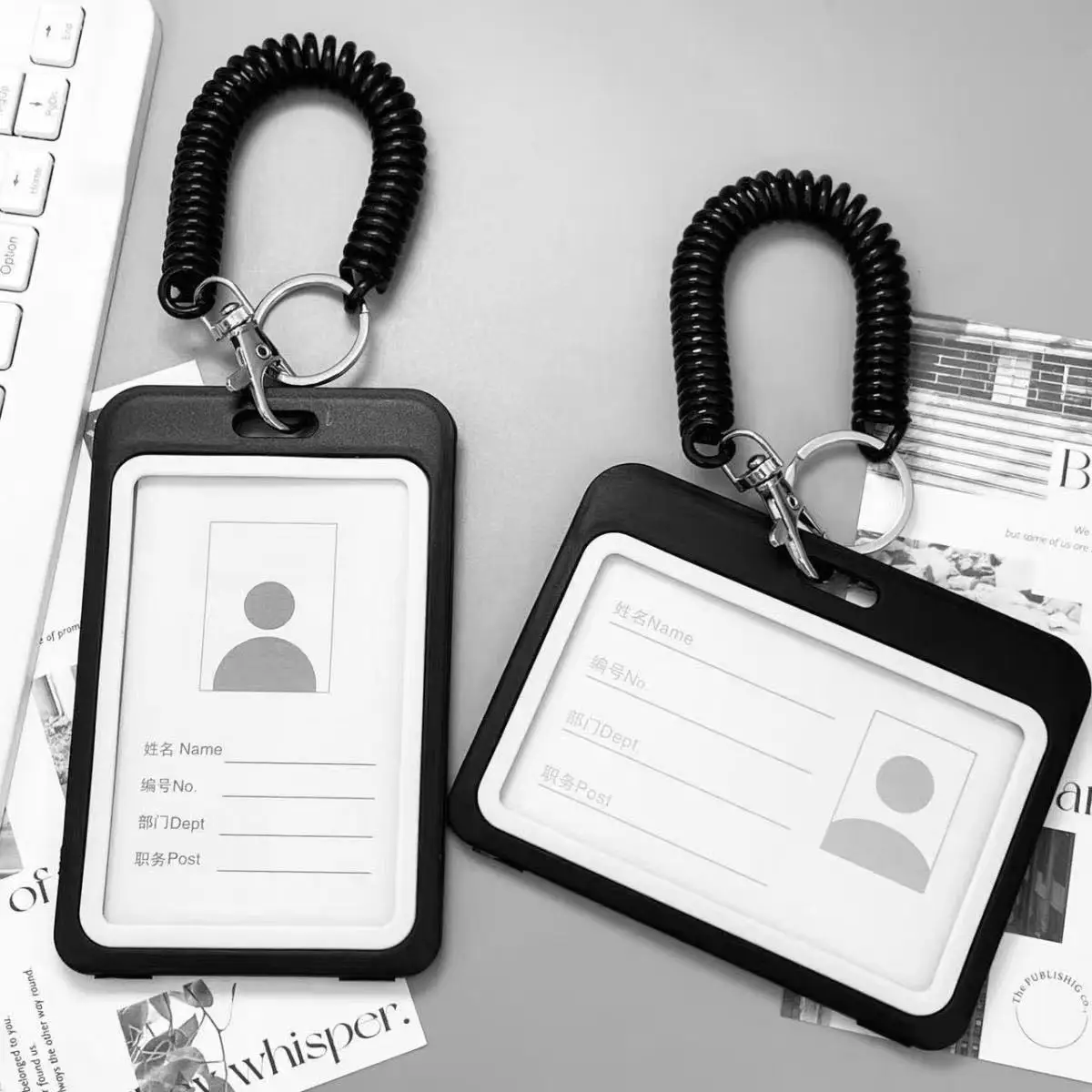 Doppelseitiger transparenter Kartenhalter, geeignet für den transparenten Kartenständer mit ID-Karten-Namensschildern.