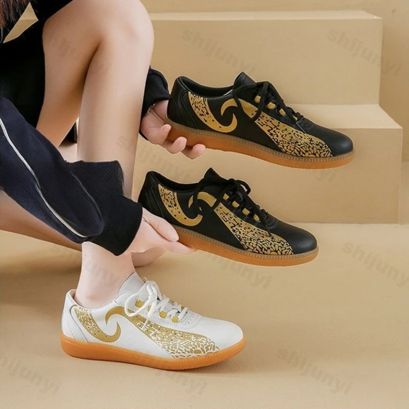 

Повседневная обувь для пар, весна-осень 2023, новые мужские легкие удобные кроссовки на мягкой подошве, роскошные женские нескользящие туфли на плоской подошве со шнуровкой