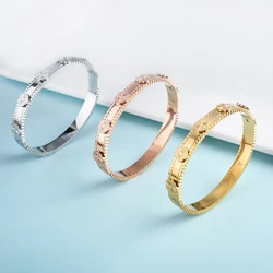 Stainless Steel Metal Acrylic Bracelet for Women's New Design Five Leaf Flower Jewelry High Quality Accessories Clover