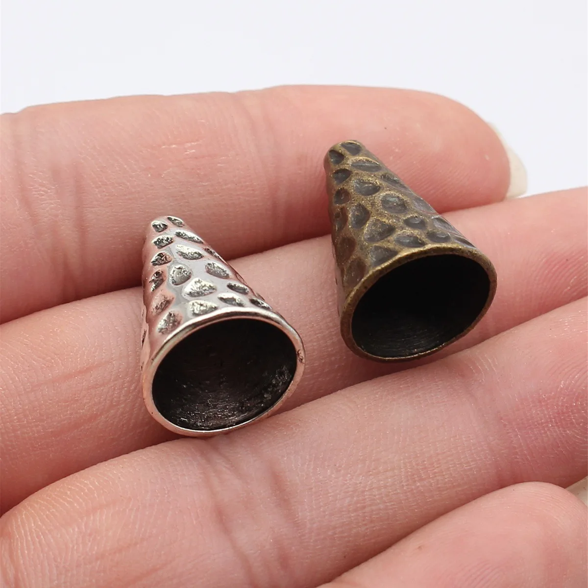 WYSIWYG 5pcs 22x15x15mm 2 Colors Antique Bronze Color Antique Silver Color Hammer-Patterned Conical Tassel Cap