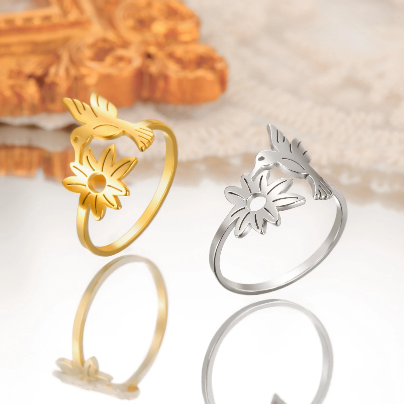 Teamer Anello colibrì e fiore Anelli da dito color oro in acciaio inossidabile Squisito regalo di gioielli per animali di uccelli per donne e ragazze