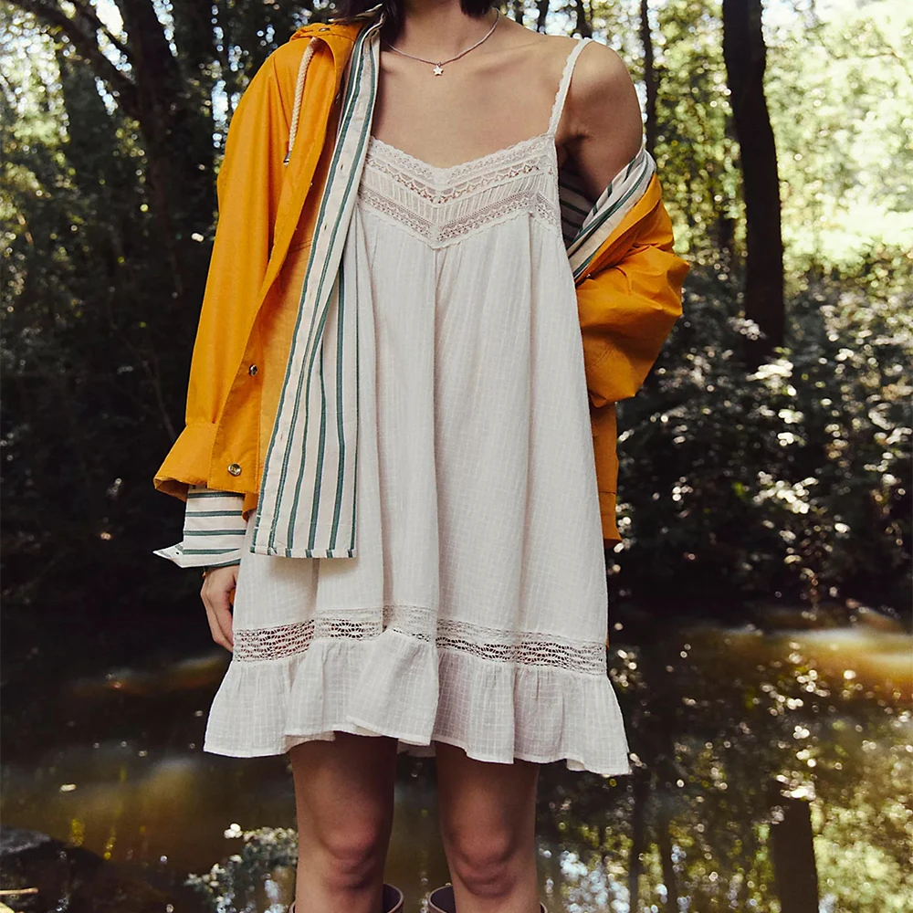 เดรสสั้นสไตล์เรโทรเซ็กซี่ แต่งลูกไม้ สายเดี่ยว คอกลม ทรงหลวม ผ้าพลิ้ว โชว์หลัง สไตล์โบฮีเมียน