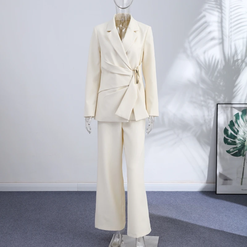 Eleganter Damenanzug mit Schnallengürtel, Blazer mit Revers und langen Ärmeln, schmal geschnittener Mantel und weit geschnittene Hose – Frühlingsneuheit – Detail 4