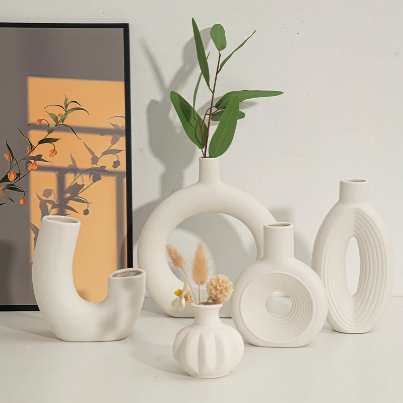 Modern White Ceramic Vase Creative Irregular Shaped Vase Decorative Flower Pot Shooting Props Flower Arrangement Ornaments