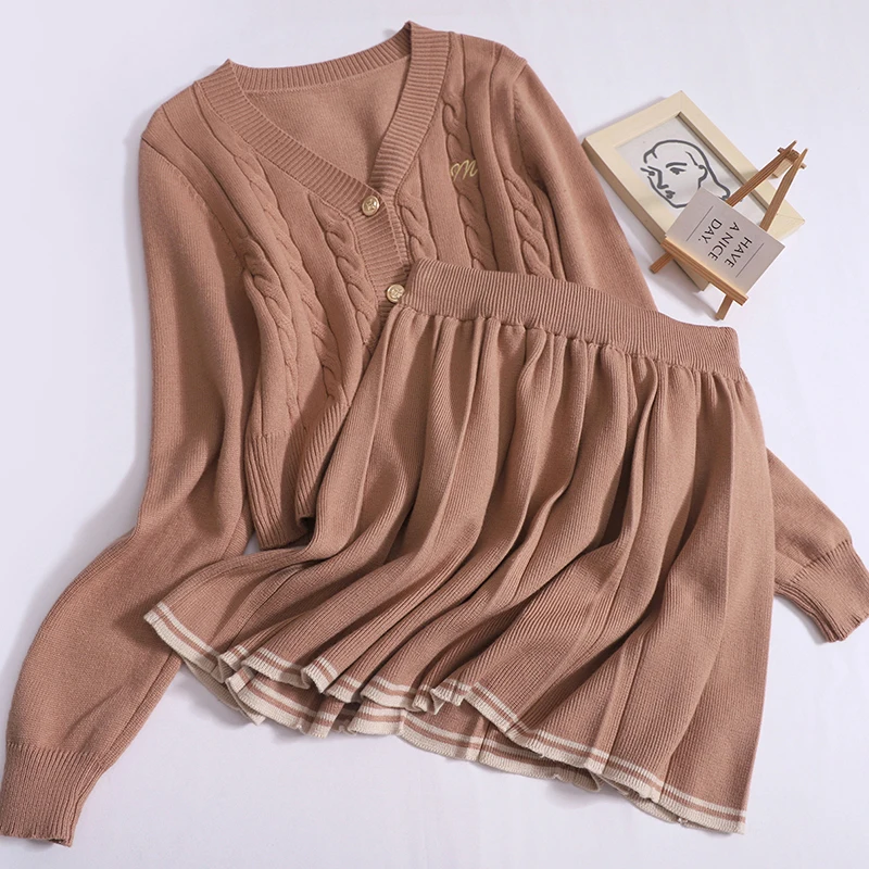 

College Style Knitting Suit Women's V-neck Breasted Fried Dough Twists Knitting Cardigan+ Color Contrast Pleated Skirt