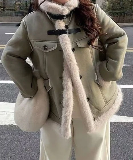 

2025 Loose and Thick Outerwear for Women with Plush Warm Cotton Clothing