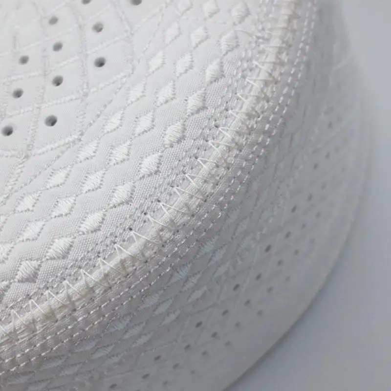 Дышащая и легкая мужская шапка с вышивкой для активного отдыха