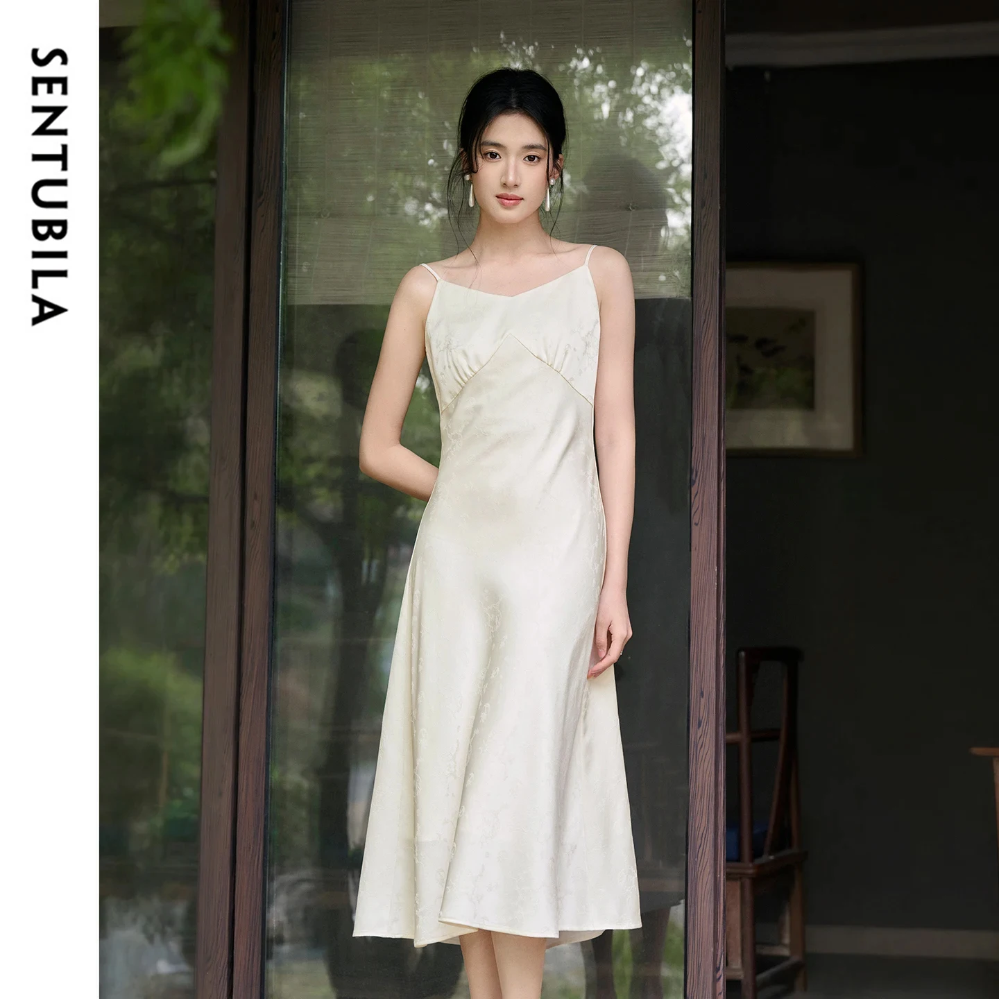 

SENTUBILA V-Neck Dress for Women 2026 Spring New Adjustable Straps Jacquard Textured Office Casual A-Line Slip Dress 161LD4743