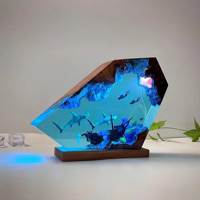 Lámpara de decoración de arte creactivo, luz de mesa de resina de organismo del mundo marino, tiburón hundido, barco, buzos, tema de luz nocturna, carga USB