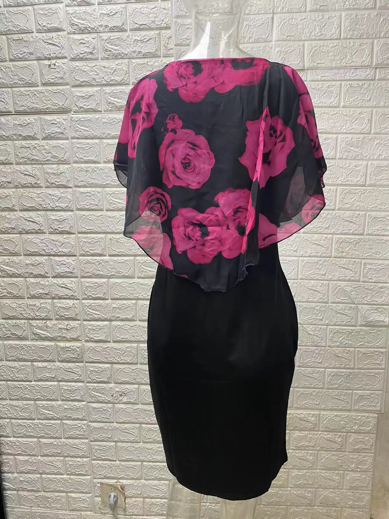 New Spring and Summer Fashionable and Personalized Rose Print Shawl Women's Plu… - Image 6
