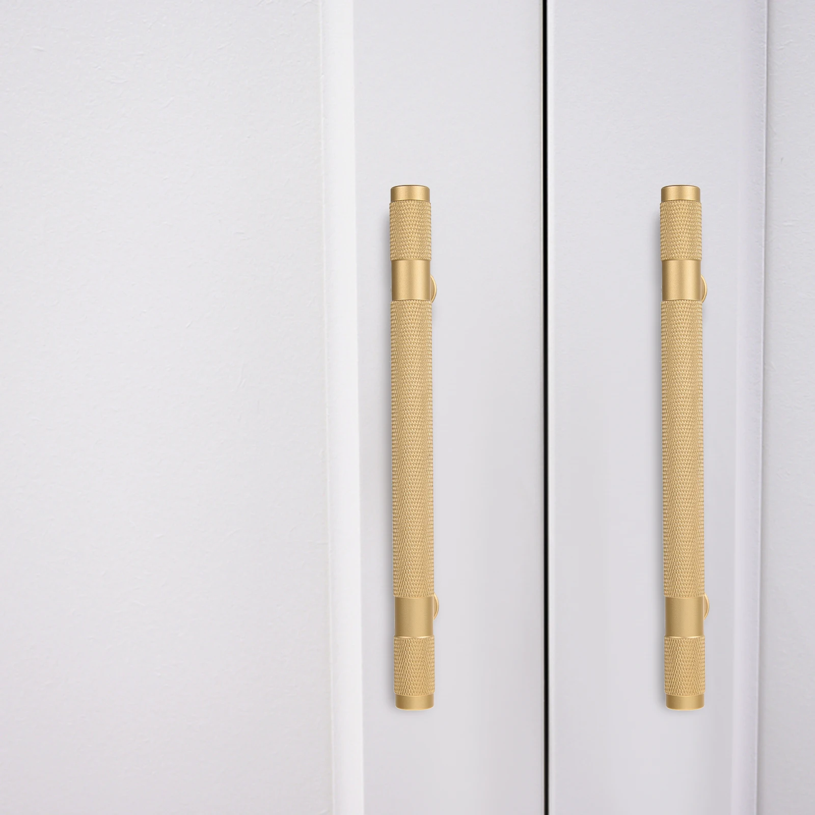 

2pcs European Style Cabinet Door Handles Gold Color 96mm Hole Distance Durable Metal Furniture Grips Modern Design Wardrobes