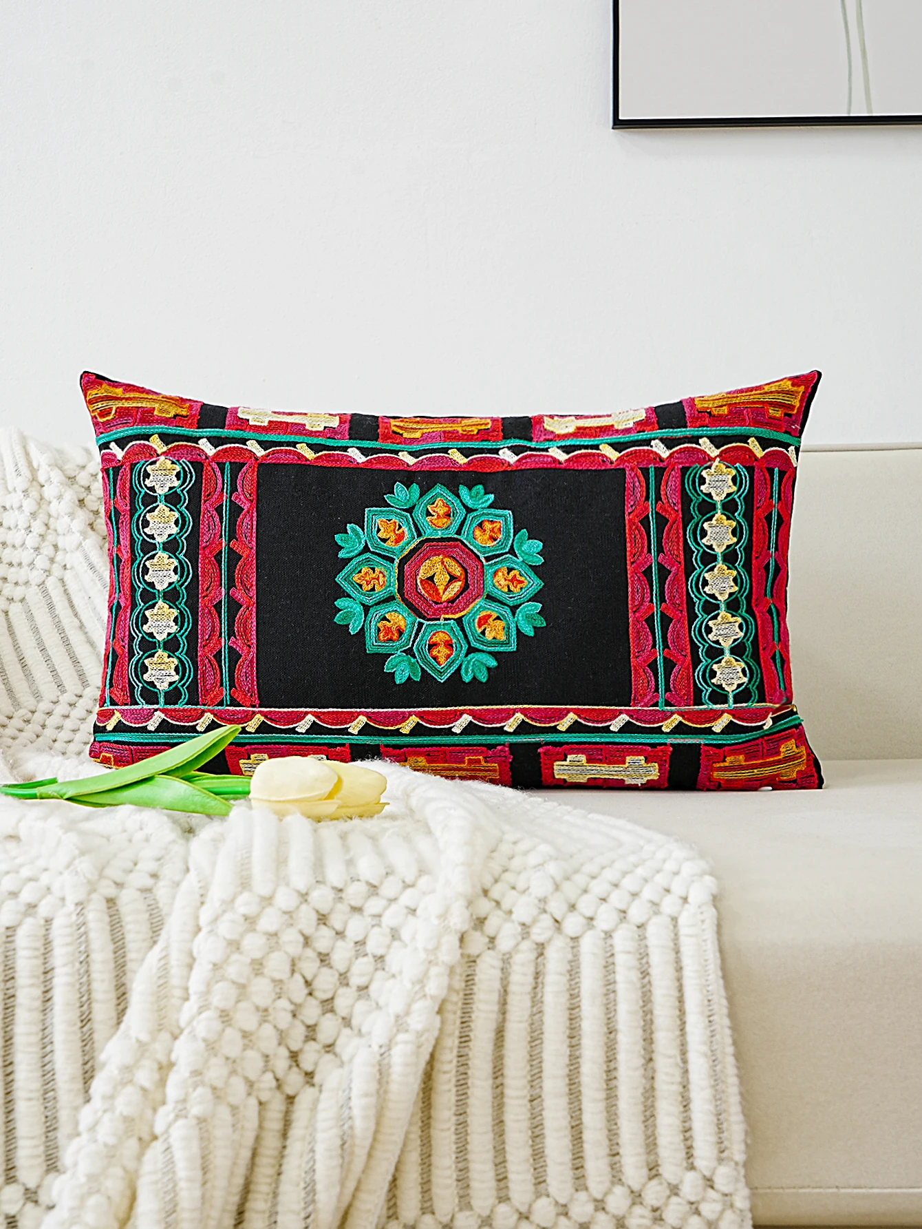 1pc, Halloween Themed Embroidered Pillowcase, Zipper Open And Closed, Machine Washable - Perfect For Interior Decorating