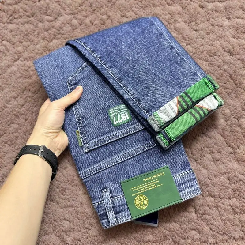 الاتجاه الأصلي الربيع والصيف رقيقة الرجال سليم المناسب مطاطا الراقية السراويل الجينز أقدام صغيرة جديد طويل العلامة التجارية الشارع الشهير السراويل