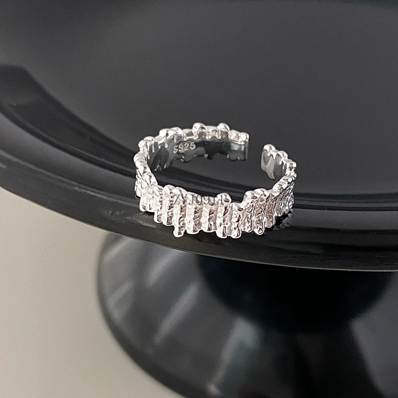 Sterling Silber schlichtes Design Textur unregelmäßiger Ring weiblicher kalter Windring