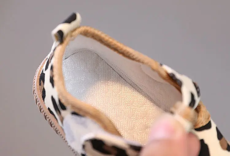 Baskets coordonnantes en toile à semelle souple pour bébé fille et garçon, chaussures décontractées noires pour les premiers pas des enfants en bas