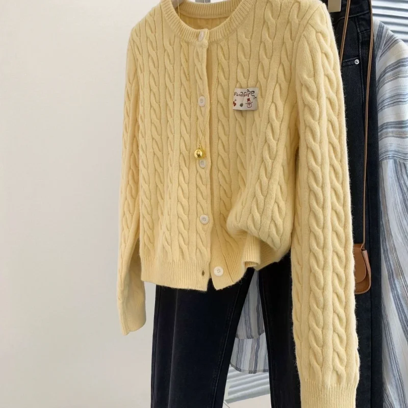 

Gentle Yellow New Twist Sweater 2025 Jacket Spring and Autumn Korean Short Sweet Knitted Cardigan High-end Top