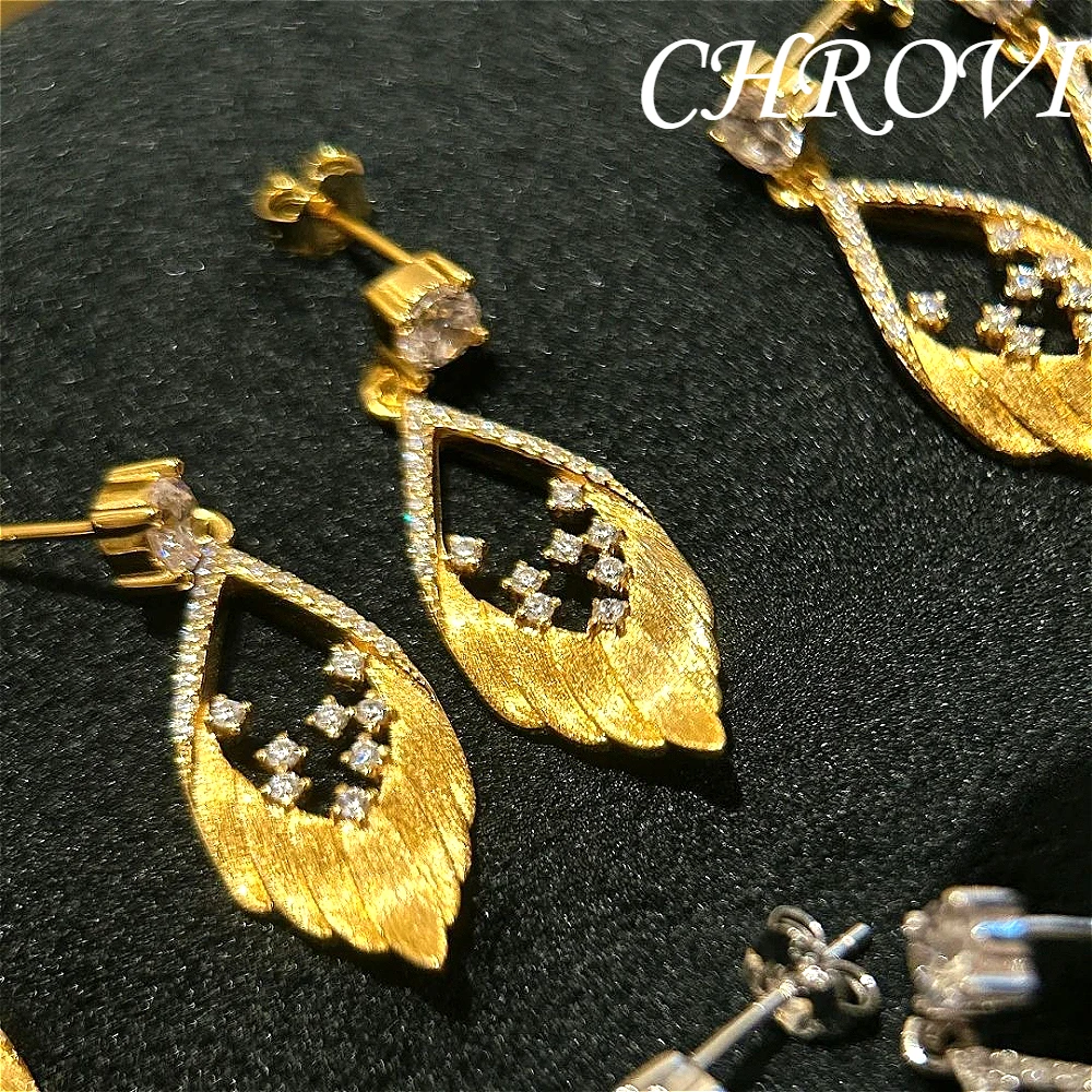 Exquisite Halskette mit einem Vintage-Gold-Federanhänger aus 925er Sterlingsilber, hochwertige Ohrringe mit Flügel- und Diamantverzierung, Anhänger für Damen. – Detail 4