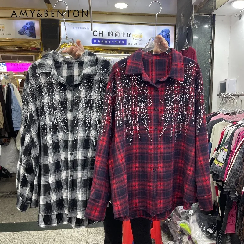 

Женская блузка в американском стиле, весна 2026, новинка, с объемным декором, стразами спереди и сзади, в клетку, свободного кроя, средней длины, асимметричная