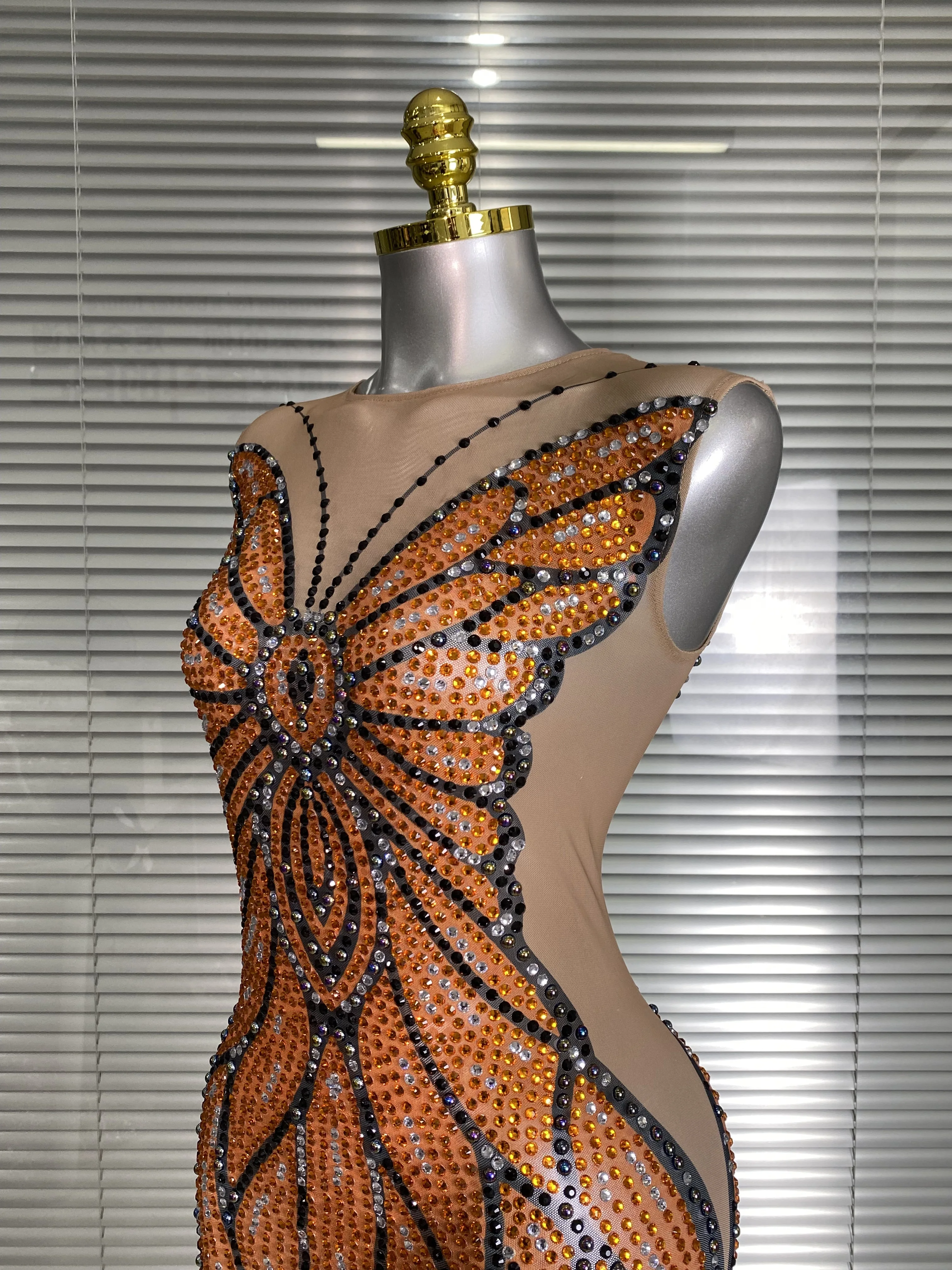 女性のセクシーなメッシュタッセルクリスタルダイヤモンド蝶ミニ衣装ステージダンサータンクシースルーストレッチナイトクラブパーティードレス