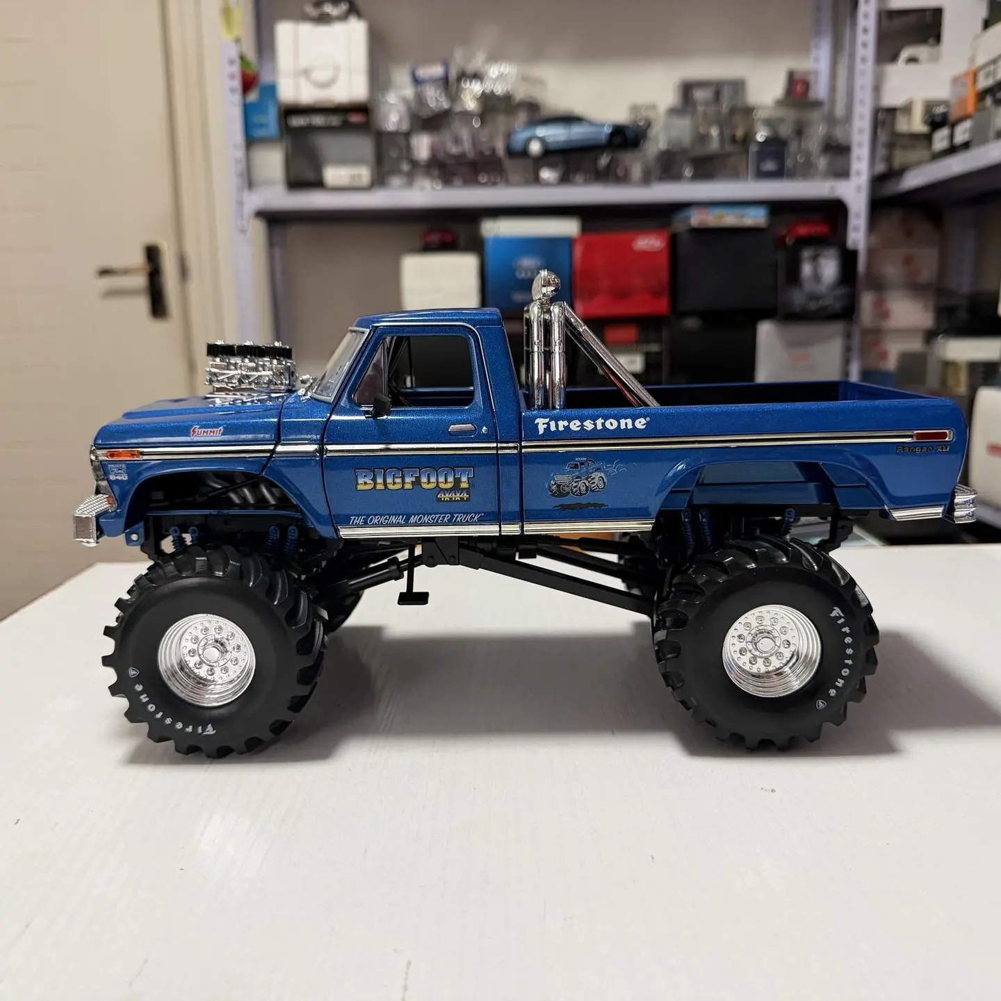 1:18 Scale Diecast Alloy FORD F-250 Bigfoot Off-road Vehicle 1974 Toys Cars Model Classics Adult Gifts Souvenir Static Display