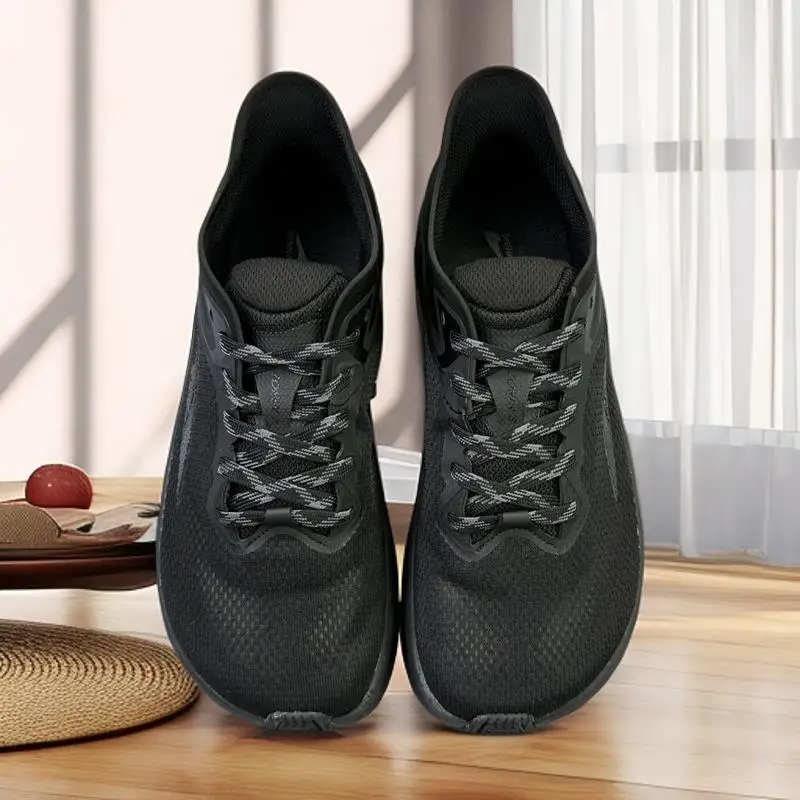 

Sneakers Fashion Training Sports Shoes, Minimalist Design, Gym Eye - catching
