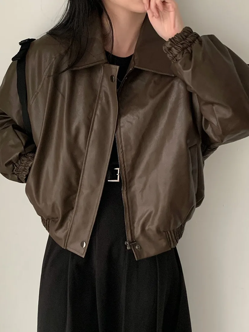 เสื้อแจ็คเก็ตหนังเทียมบุขนสำหรับฤดูใบไม้ร่วงและฤดูหนาว ดีไซน์คอปกซิป แขนยาว ทรงหลวม สไตล์อเนกประสงค์ เหมาะสำหรับใส่ทำงาน...