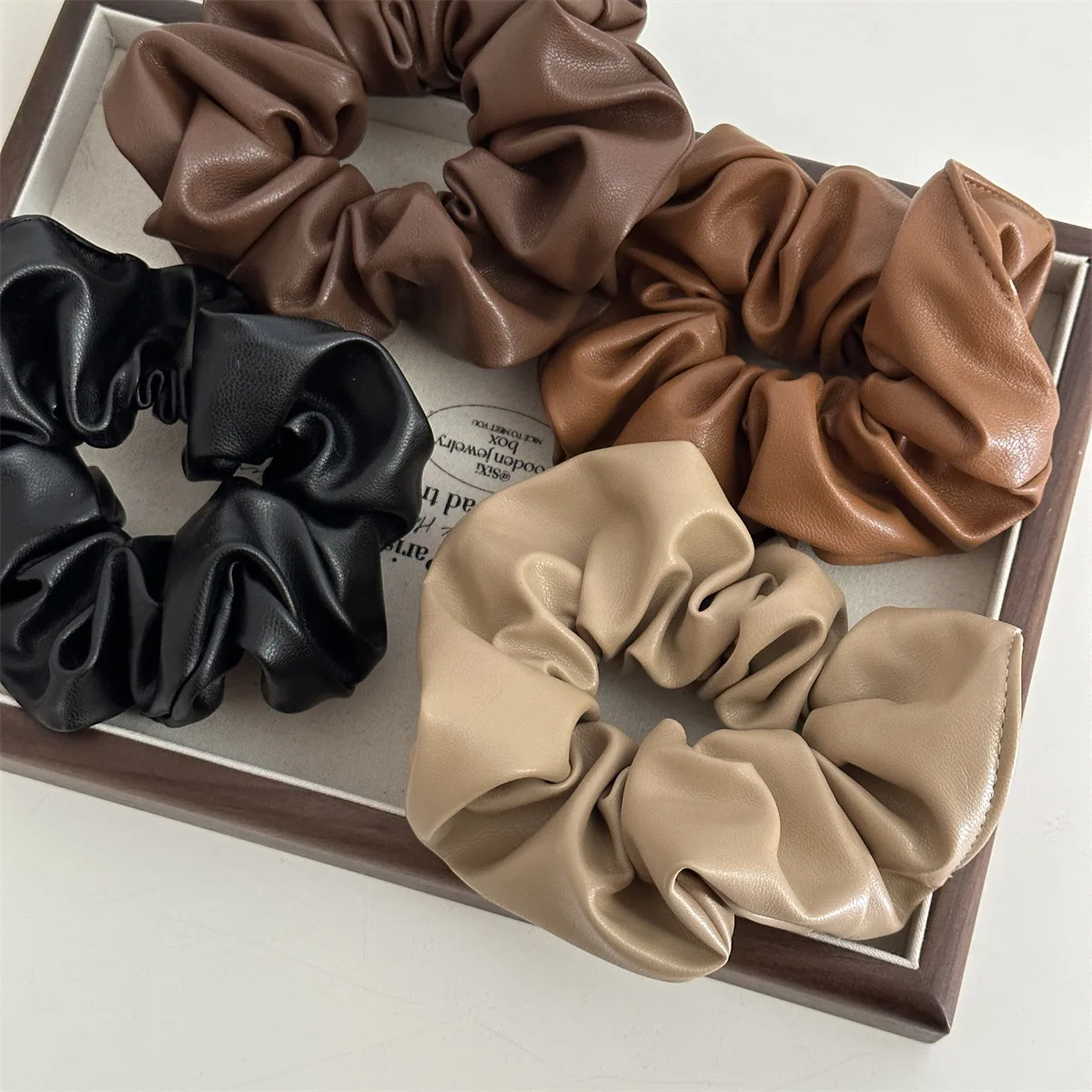 Scrunchies in pelle artificiale Senior da donna elastico per capelli fascia in gomma per ragazze accessori per capelli da donna fascette per capelli supporto per coda di cavallo