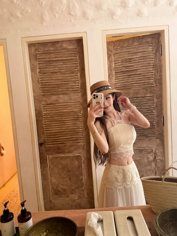 

Summer Vacation Style Beautiful Lace Halter Neck Top And Long Skirt Set Women's High Waist Monochromatic Two-Piece Suit