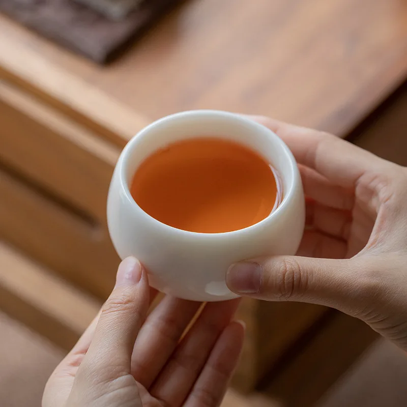 

Suet jade thick glaze, master white porcelain single cup tea tea earthworm walking mud pattern