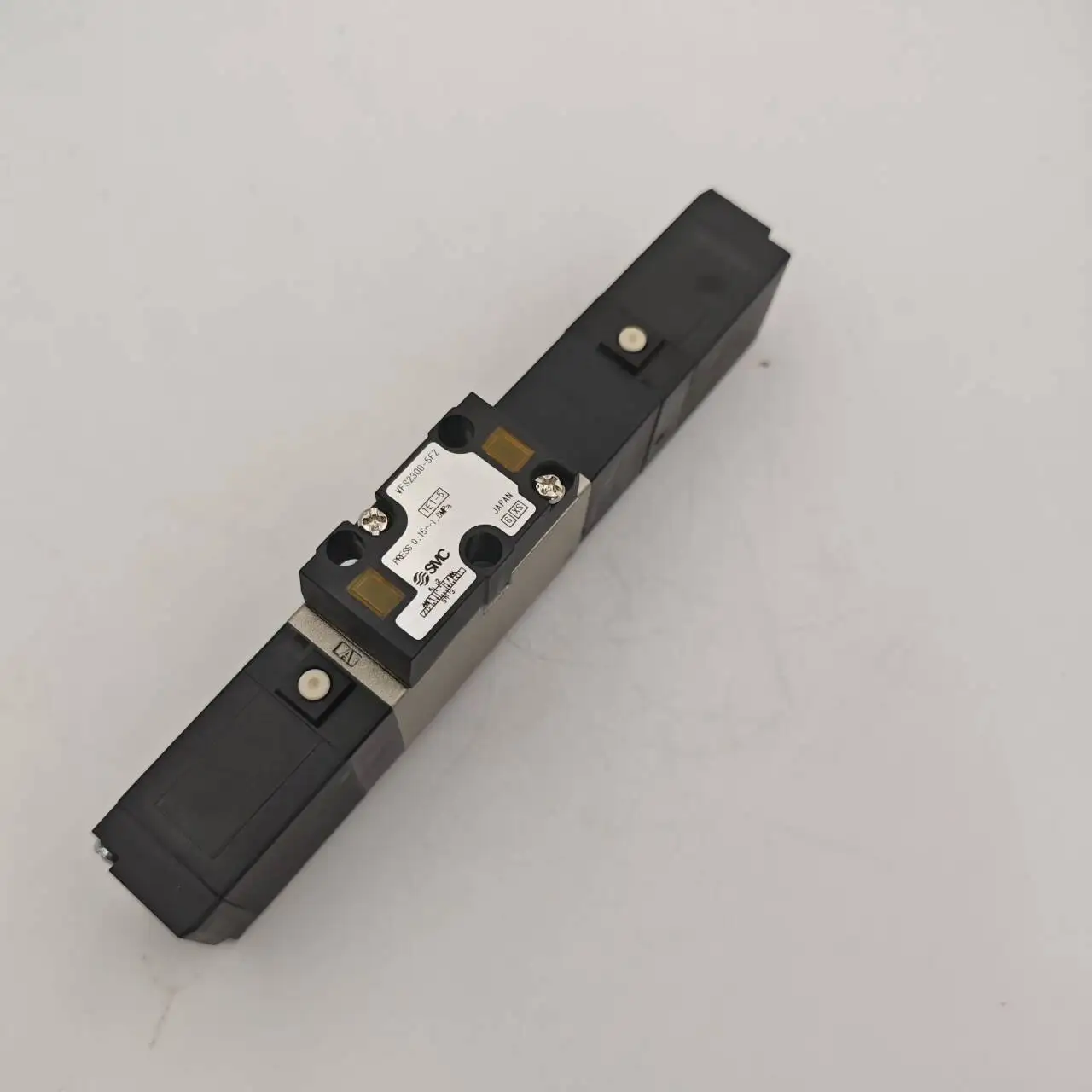 

Original Genuine SMC Plug-in Pneumatic Solenoid Valve VZS2450-5FZ VZS2550-5FZ Pilot-operated 5-way Solenoid Valve