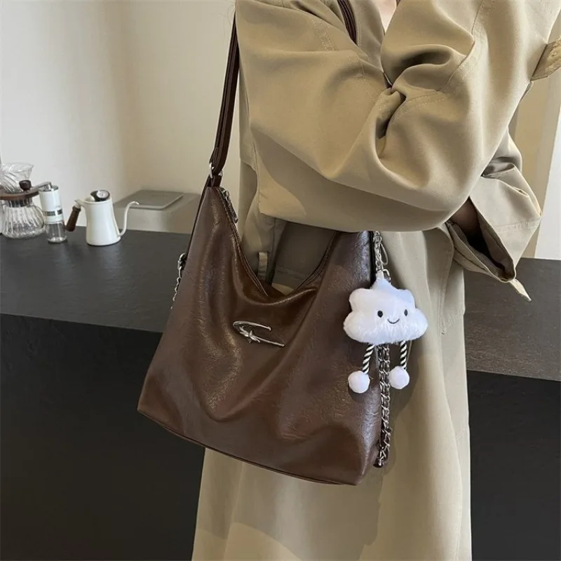 

Stylish Crossbody Bag For Women For Museum Visits And Art Gallery Tours In Total Comfort