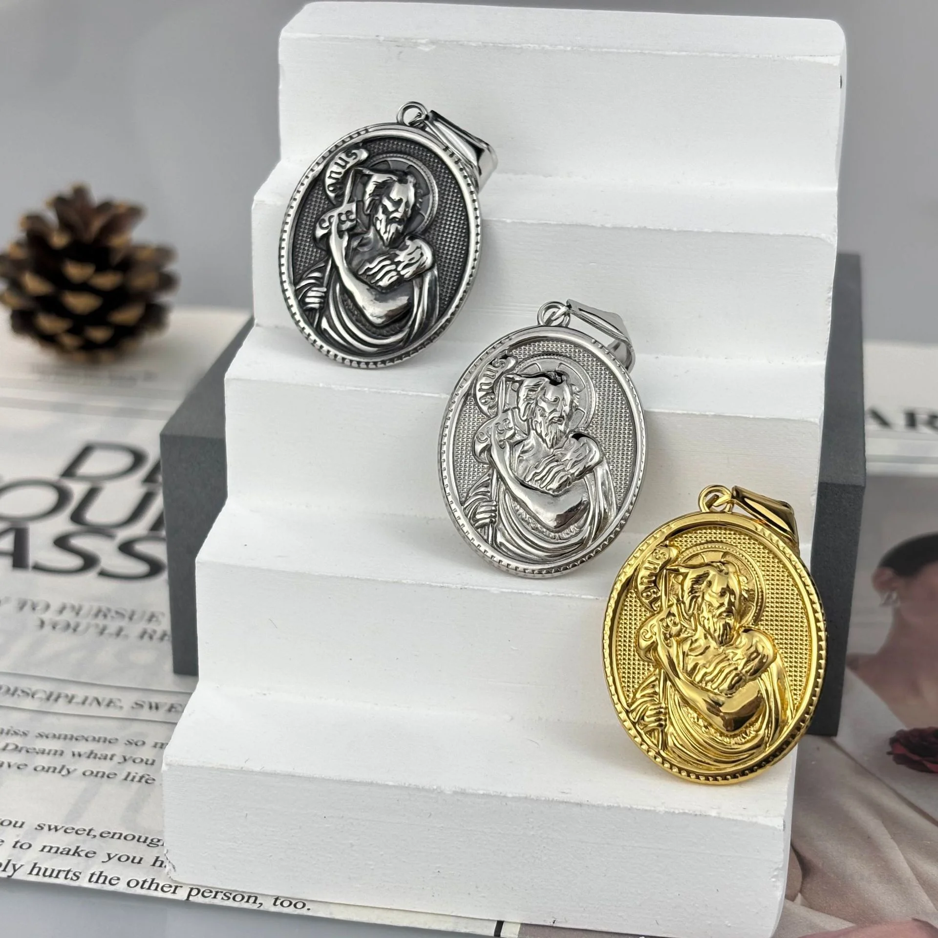 `Men Religious Saint Portrait Oval Medallion Pendant Necklace 316L Stainless Steel Gold Plated Beaded Border Vintage Faith Hip H