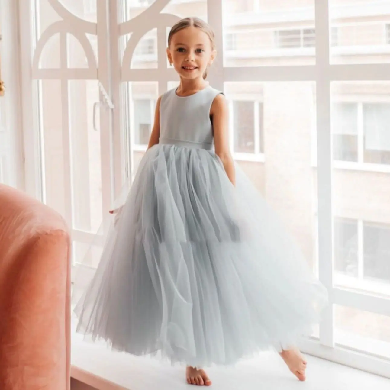 

It's Yiiya Customized Flower Girl Dress Gray Tulle O-neck Sleeveless Princess Floor Length Zipper Back Classic Kids Gowns T066