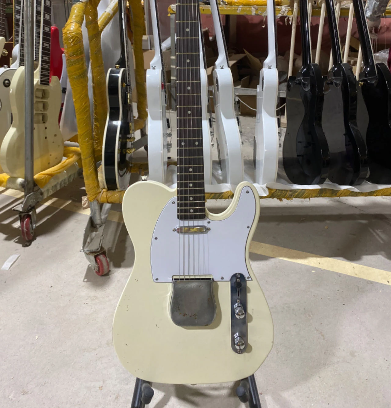 

Высококачественная гитара Timbre Yellow с 21 ладом, 6 струнами, для рок-джаза, с грифом из палисандра, корпусом из ольхи, чистым звучанием, новая модель 2026 года