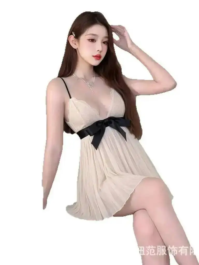 Nuevo camisón con tirantes en V profundo, elegante camisón rosa sexy con lazo de encaje y almohadilla en el pecho, ropa de casa para mujer, camisón con pliegues finos, encantador UQWS
