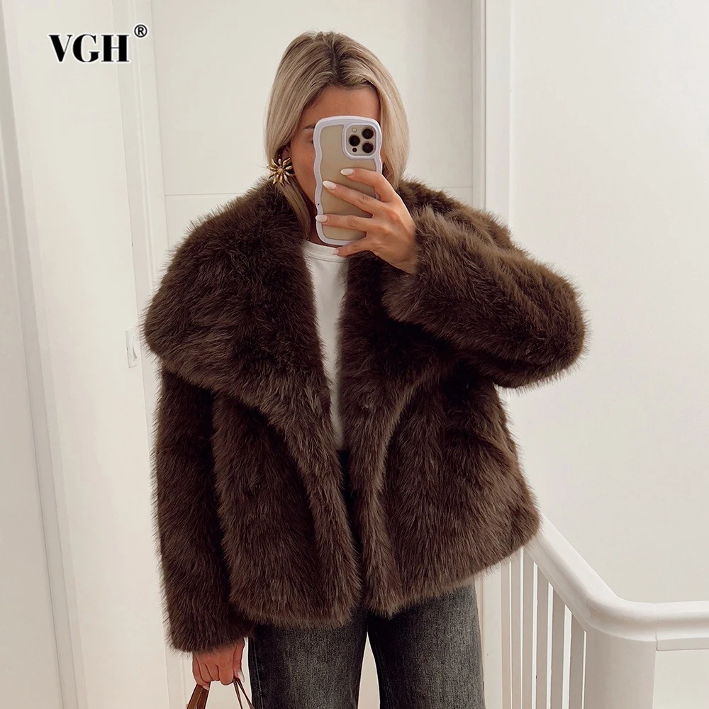 

VGH Solid Loose Pliced Faux Fur Temperament Cardigans for Women Lapel Long Sleeves Minimalist Short Coats Female Fashion Style