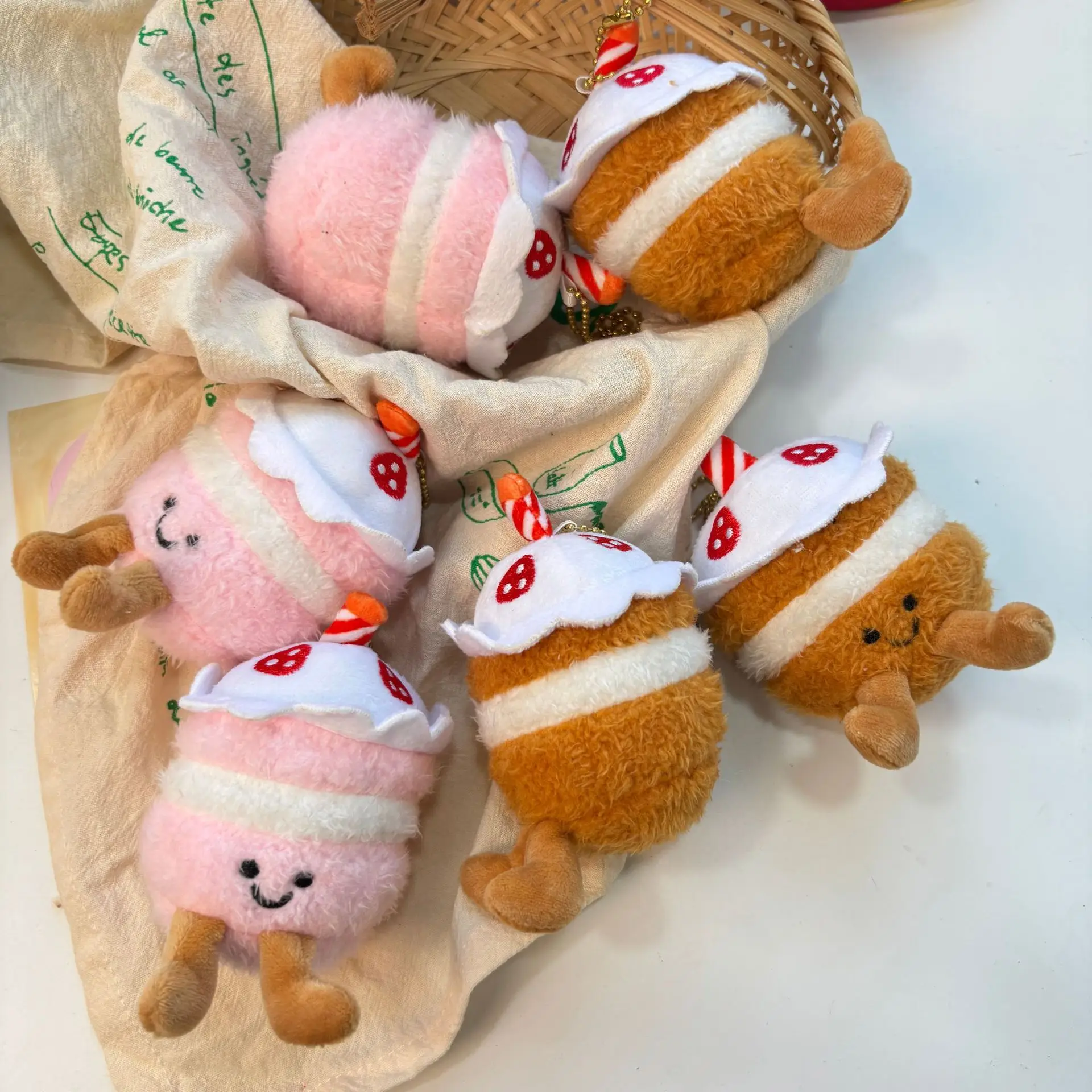 Creativo japonés pastel de fresa muñeco de peluche colgante divertido llavero lindo muñeco de peluche pastel de Chocolate bolsa decoración llavero lindo regalo