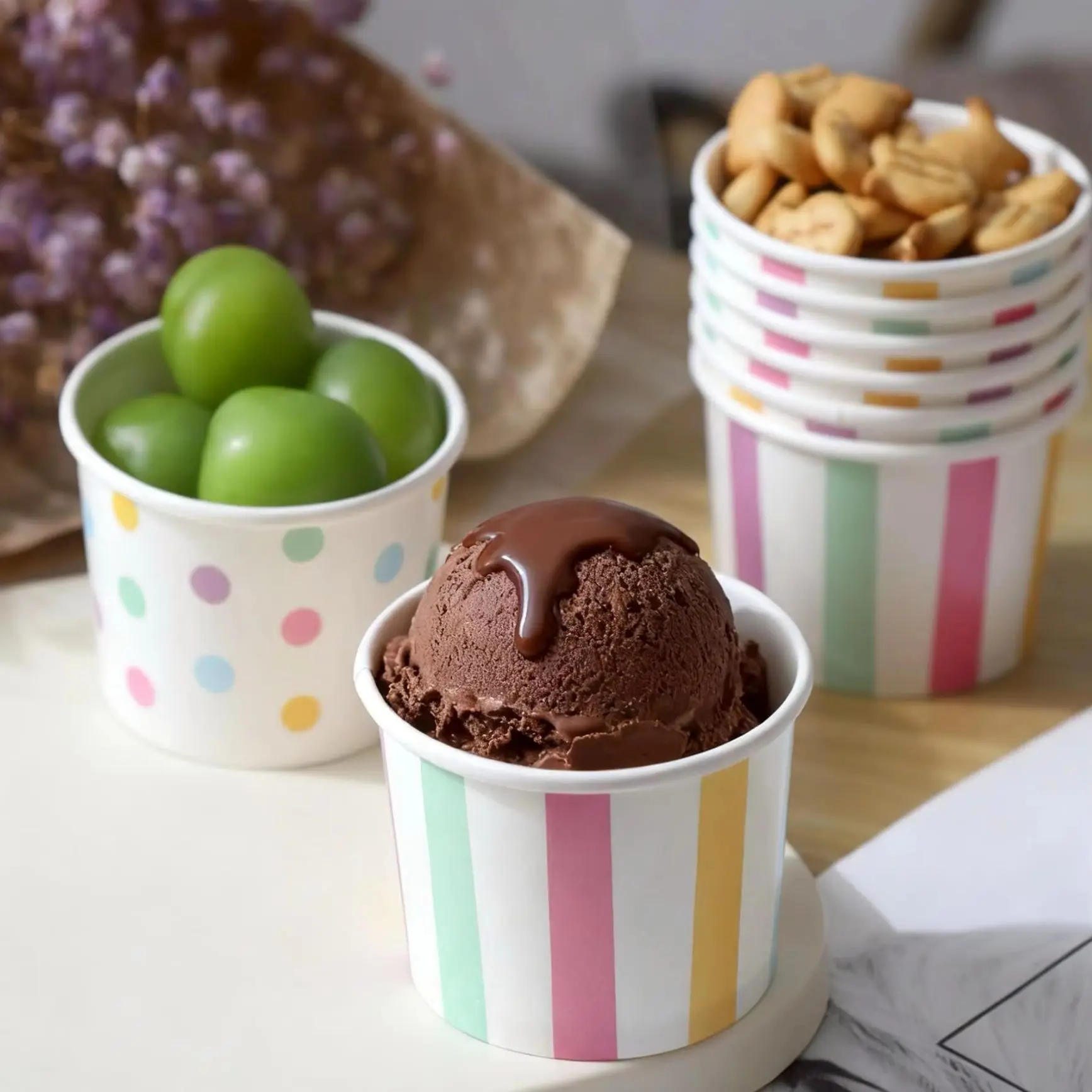 Disposable Ice Cream Cups – 50/100/200-Pack, 9 oz Paper Sundae Bowls Treat Cups Containers, 2 Assorted Designs Mixed – Ideal for Ice Cream, Pudding, Jelly, Desserts, Parties, Home, Catering, and Everyday Use